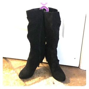 Black heeled boots